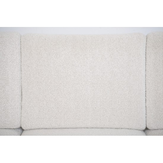 Hans Wegner GE236 betrukket med Dedar Milano Boucle 1980'erne