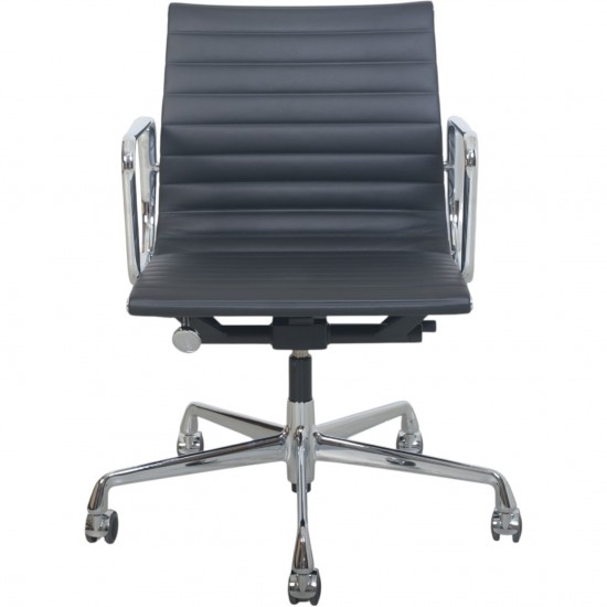 Charles Eames EA117 kontorstol i sort læder (NY)