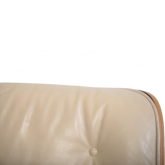 Charles Eames Lounge chair i beige læder 2005