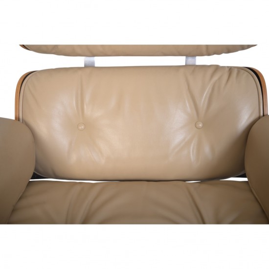 Charles Eames Lounge chair i beige læder 2005
