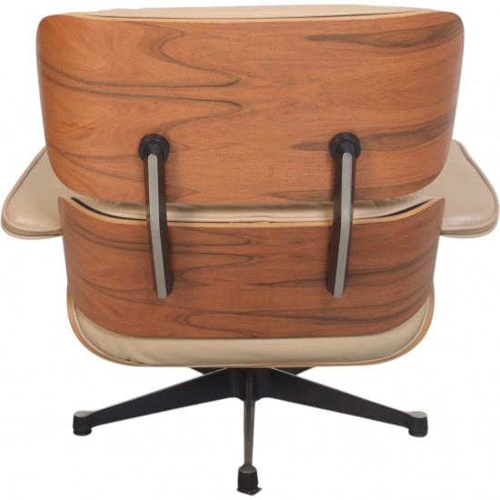 Charles Eames Lounge chair i beige læder 2005