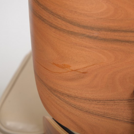 Charles Eames Lounge chair i beige læder 2005