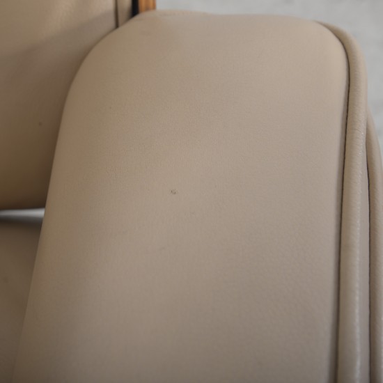 Charles Eames Lounge chair i beige læder 2005