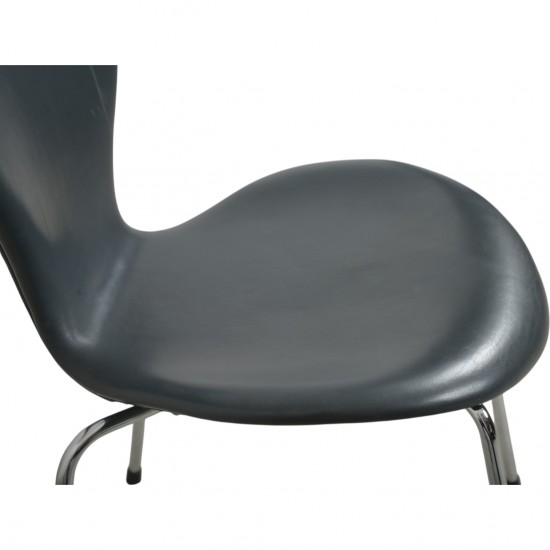 Sæt af 6 Arne Jacobsen Syver stole i gråt læder 1986