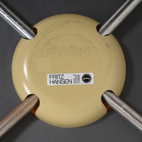 Sæt af 6 Arne Jacobsen Syver stole i gråt læder 1986