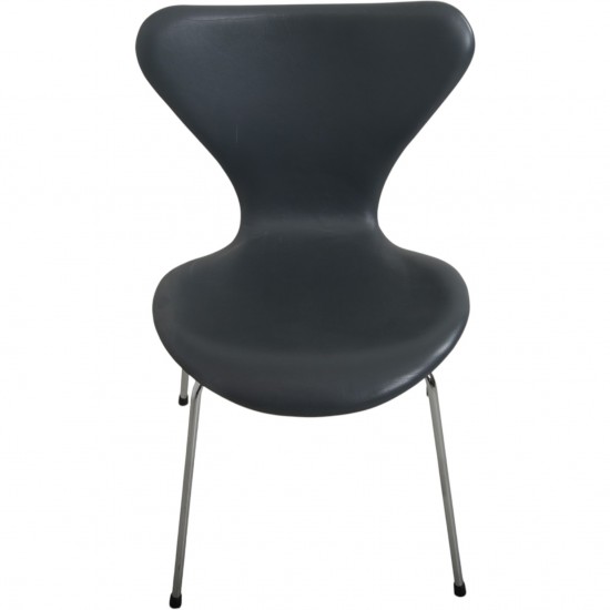 Sæt af 6 Arne Jacobsen Syver stole i gråt læder 1986