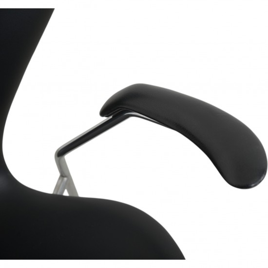 Sæt af 5 Arne Jacobsen Syver armstole i sort læder 1990'erne