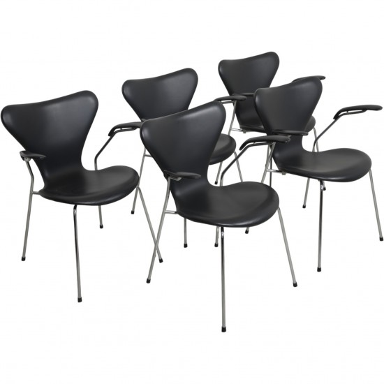 Sæt af 5 Arne Jacobsen Syver armstole i sort læder 1990'erne