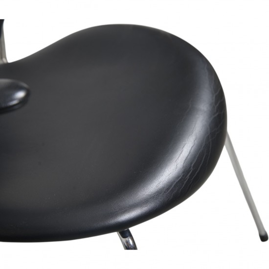 Sæt af 5 Arne Jacobsen Syver armstole i sort læder 1990'erne