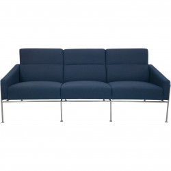 Arne Jacobsen 3303 3.seater airport sofa in blue fabric 1984
