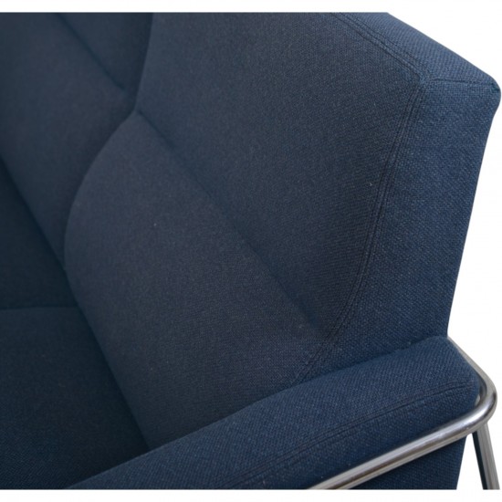 Arne Jacobsen 3303 3.seater airport sofa in blue fabric 1984