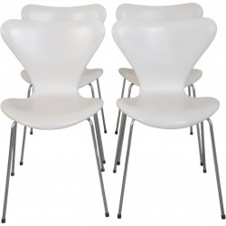 Sæt af 4 Arne Jacobsen Syver stole i hvid læder 1990'erne
