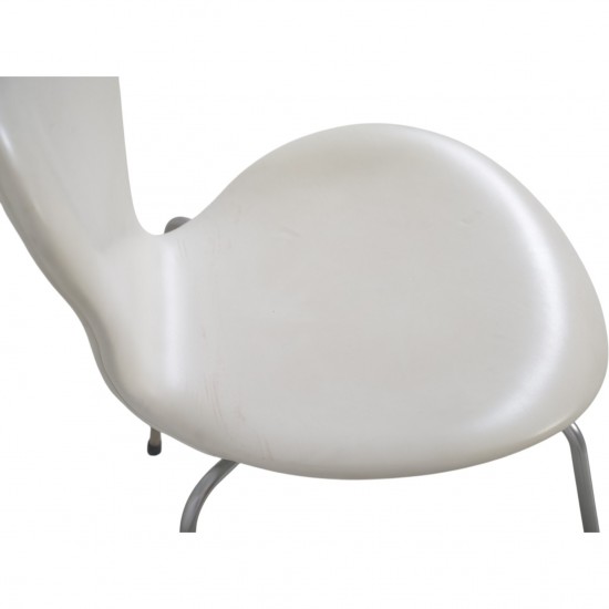Sæt af 4 Arne Jacobsen Syver stole i hvid læder 1990'erne
