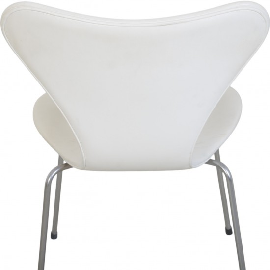 Sæt af 4 Arne Jacobsen Syver stole i hvid læder 1990'erne