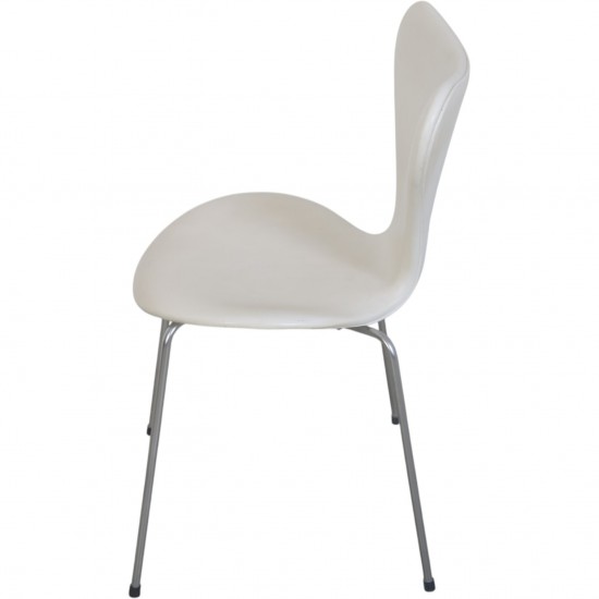 Sæt af 4 Arne Jacobsen Syver stole i hvid læder 1990'erne
