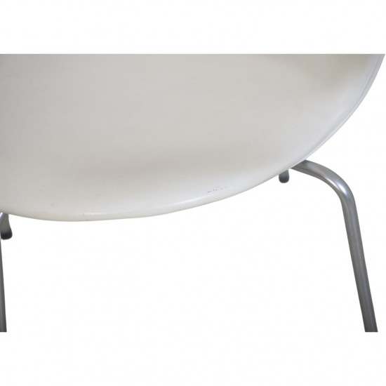 Sæt af 4 Arne Jacobsen Syver stole i hvid læder 1990'erne