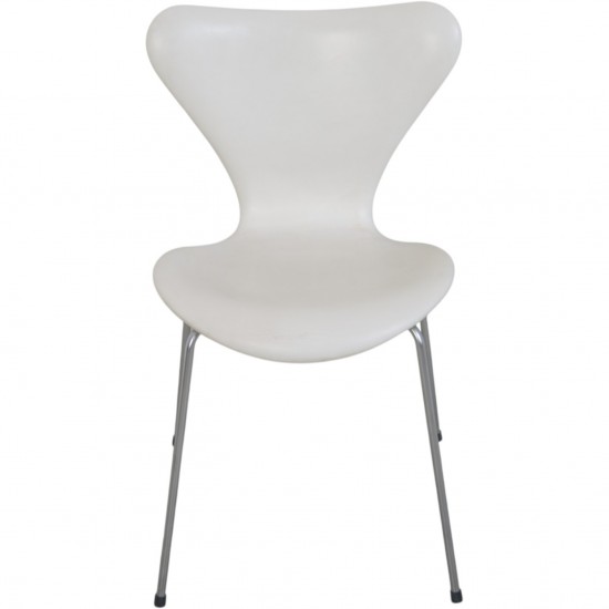 Sæt af 4 Arne Jacobsen Syver stole i hvid læder 1990'erne