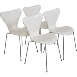 Sæt af 4 Arne Jacobsen Syver stole i hvid læder 1990'erne