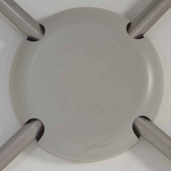 Sæt af 4 Arne Jacobsen Syver stole i hvid læder 1990'erne