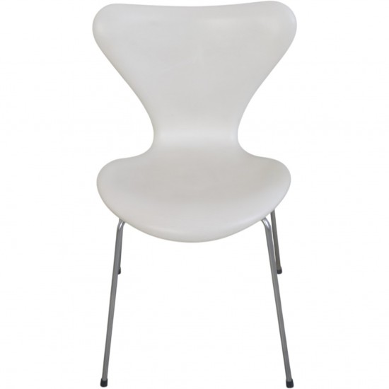 Sæt af 4 Arne Jacobsen Syver stole i hvid læder 1990'erne