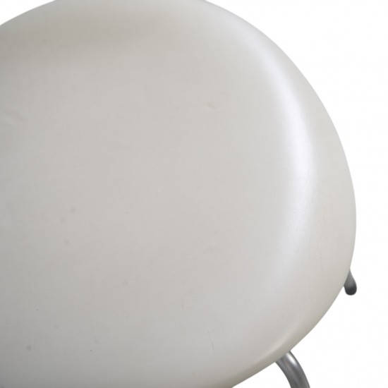 Sæt af 4 Arne Jacobsen Syver stole i hvid læder 1990'erne