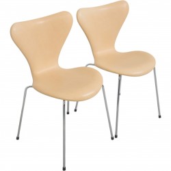 Sæt af 2 Arne Jacobsen Syver stole i natur læder 2000'erne