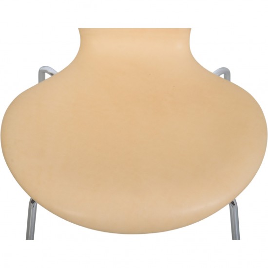 Sæt af 2 Arne Jacobsen Syver stole i natur læder 2000'erne