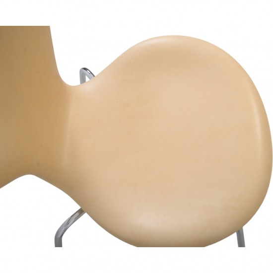Sæt af 2 Arne Jacobsen Syver stole i natur læder 2000'erne