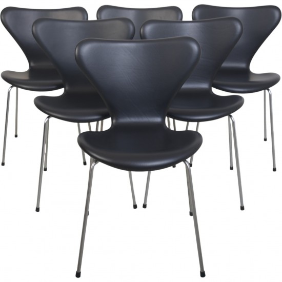 Sæt af 6 Arne Jacobsen Syver stole i sort læder 2000'erne