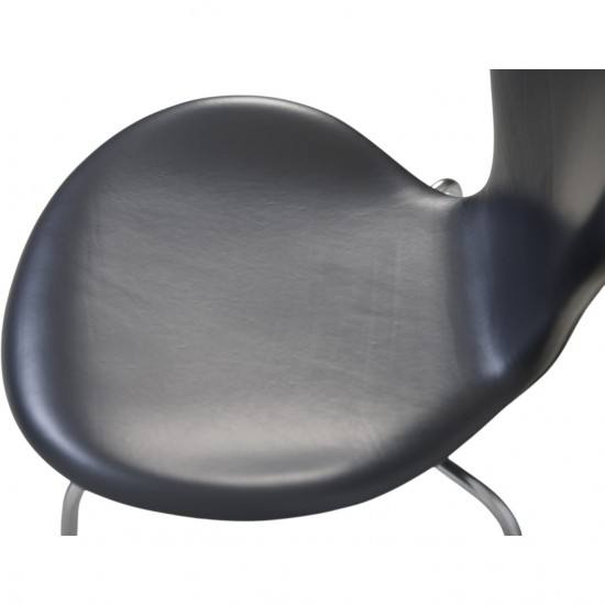 Sæt af 6 Arne Jacobsen Syver stole i sort læder 2000'erne