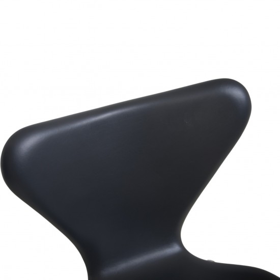 Sæt af 6 Arne Jacobsen Syver stole i sort læder 2000'erne