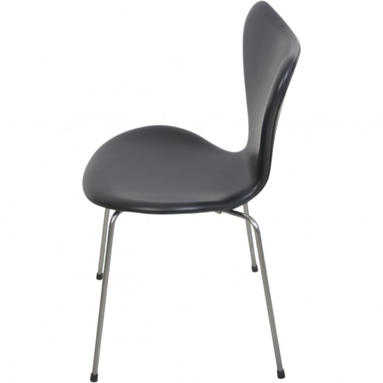 Sæt af 6 Arne Jacobsen Syver stole i sort læder 2000'erne
