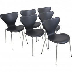 Sæt af 6 Arne Jacobsen Syver stole i sort læder 2000'erne
