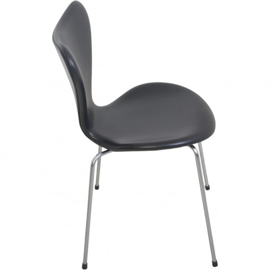 Sæt af 6 Arne Jacobsen Syver stole i sort læder 2000'erne