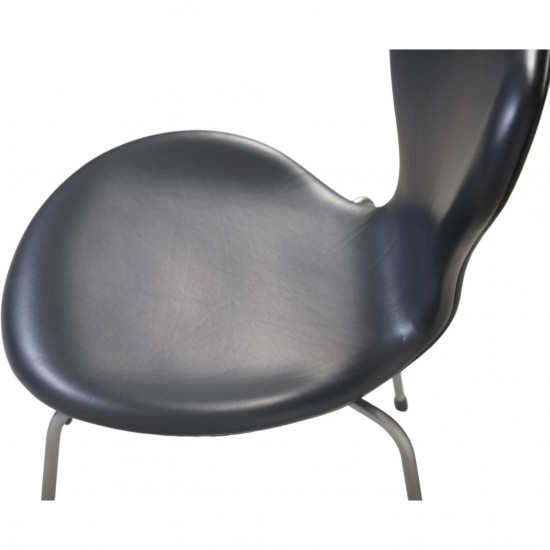 Sæt af 6 Arne Jacobsen Syver stole i sort læder 2000'erne