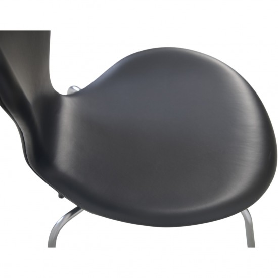 Sæt af 6 Arne Jacobsen Syver stole i sort læder 2000'erne