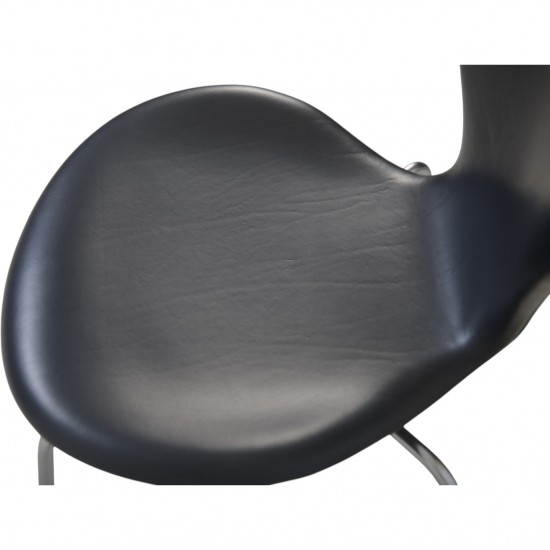 Sæt af 6 Arne Jacobsen Syver stole i sort læder 2000'erne