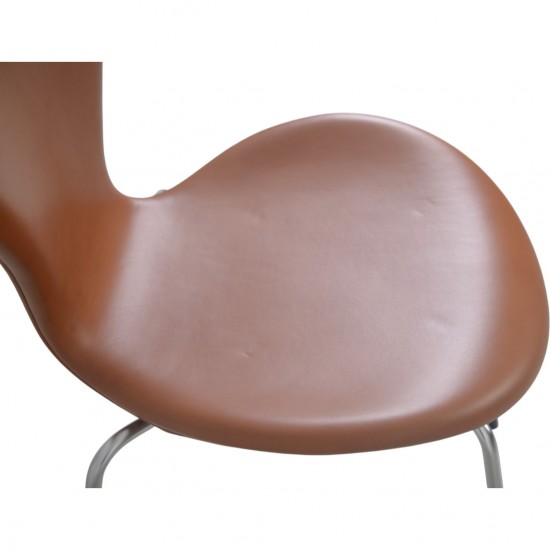 Set of 6 Arne Jacobsen Seven chairs in walnut classic leather 1979