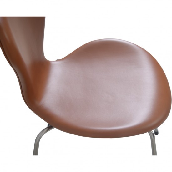 Set of 6 Arne Jacobsen Seven chairs in walnut classic leather 1979
