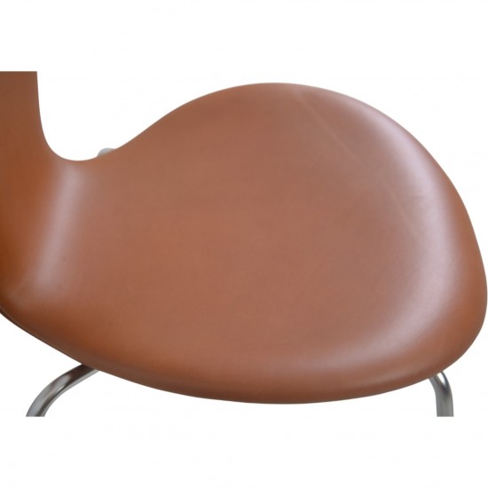 Set of 6 Arne Jacobsen Seven chairs in walnut classic leather 1979