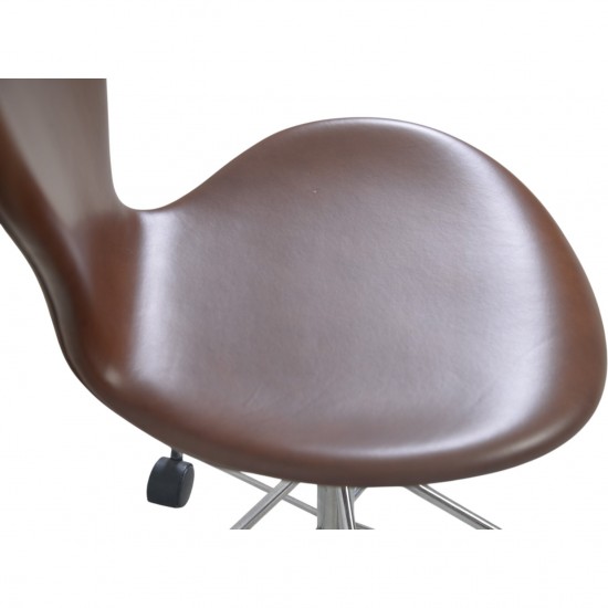 Arne Jacobsen 3117 office chair in mokka classic leather 1997