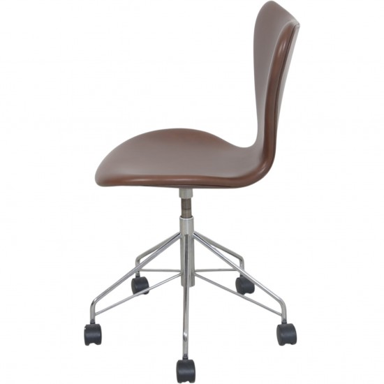 Arne Jacobsen 3117 office chair in mokka classic leather 1997