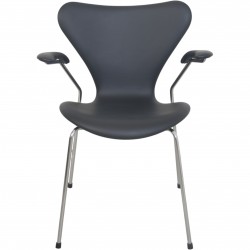 Arne Jacobsen 3207 seven armchair in black classic leather 2010s