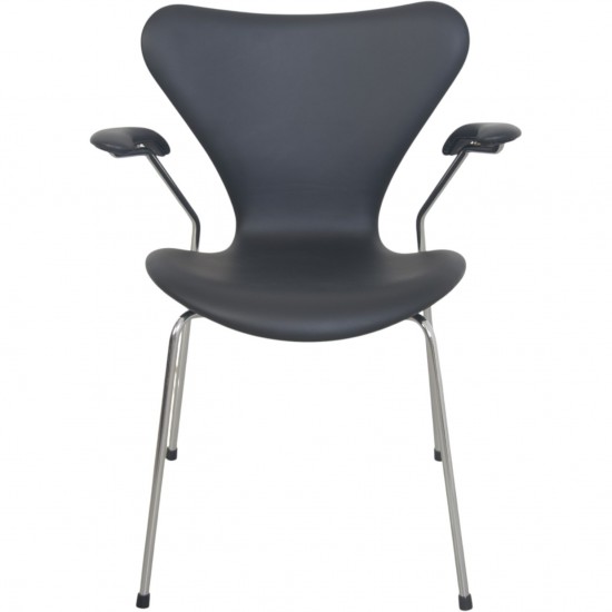 Arne Jacobsen 3207 seven armchair in black classic leather 2010s