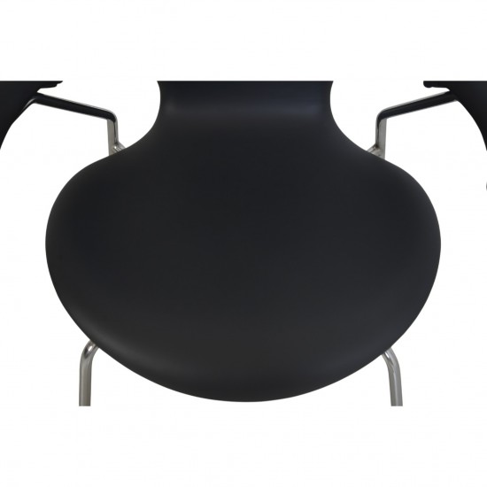 Arne Jacobsen 3207 seven armchair in black classic leather 2010s
