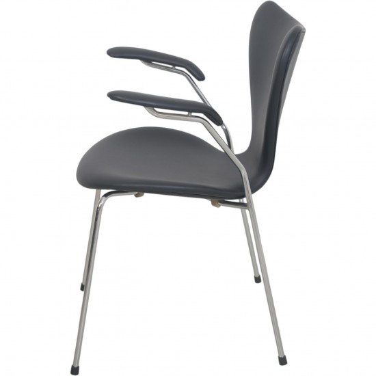 Arne Jacobsen 3207 seven armchair in black classic leather 2010s