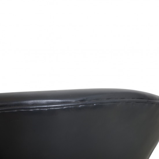 Arne Jacobsen vintage Swan chair in black leather 1960s