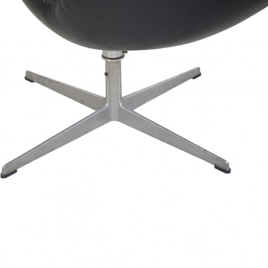 Arne Jacobsen vintage Swan chair in black leather 1960s