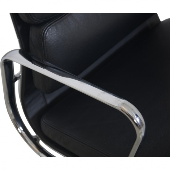 Charles Eames Ea217 office chair in black leather 2011
