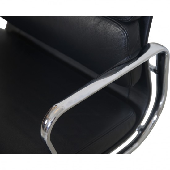 Charles Eames Ea217 office chair in black leather 2011